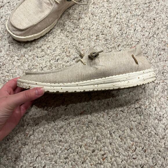 Hey Dude Canvas Slip On Sneakers Womens Sz 9 Oatmeal Beige Casual Lightweight - Picture 3 of 7